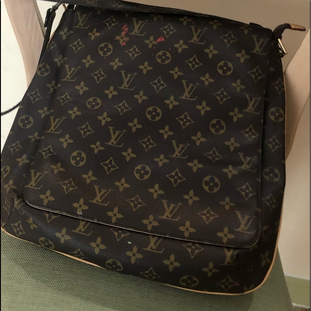 Louis Vuitton Messenger Bag